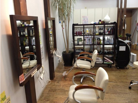 【園田】未経験・通信生・新卒生歓迎☆地域密着でアットホームなヘアサロンMorrow★小規模で少人数制でお客様をフレンドリーにお出迎え♪♪こだわりの薬剤・技術で髪のダメージを抑え、ベストなヘアスタイルを提供しています！アシスタント（美容師）の求人☆★☆