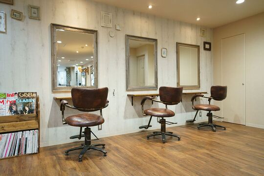 【武蔵小杉】◆土日休みOK・有給休暇あり・社会保険完備◆15時までの勤務など、柔軟に対応可能！各種イベントや撮影チームの設置など、興味があることをピックアップして挑戦できるサロンです！「Salt 武蔵小杉店（ソルトムサシコスギテン）」からスタイリスト（美容師）の求人☆★