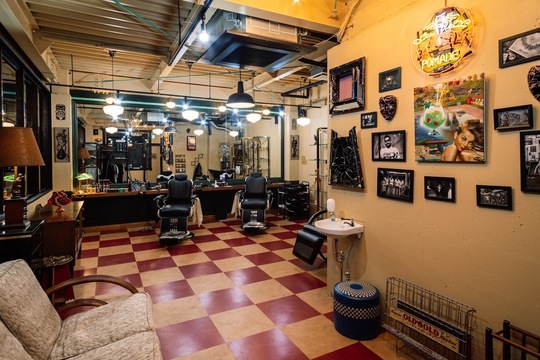 【薬院大通】≪社会保険完備・勤務時間＆出勤日数は自己調整・20代に人気≫世界で仕事がしたい、人生を変えたい、わたしたちとこのバーバーシーンを一緒に背負ってくれる、熱い気持ちをお持ちの方をお待ちしております。「MR.BROTHERS CUT CLUB 福岡店（ミスターブラザーズカットクラブフクオカテン）」からスタイリスト（美容師・理容師）の求人★★