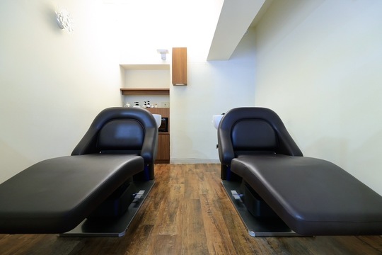 【荻窪】≪社会保険完備≫≪完全週休2日制≫≪完全マンツーマン接客≫≪残業なし≫平均単価は12000円！ママさんの応募も歓迎！髪や体に優しいオーガニック薬剤にこだわったスタイリストオンリーサロン「nalu 荻窪西口 すずらん通り店（ナルオギクボニシグチスズランドオリテン）」からスタイリスト（美容師）の求人★☆