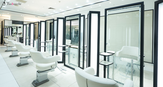 【梅田】≪完全週休2日制≫≪実働8時間≫≪社会保険完備≫憧れのブライダル業界で働ける！！美容室でのサロンワーク、ブライダルのヘアメイクでも勤務出来る体制です！！「MAISON DE COMTESSE 大丸梅田（メゾンドゥコンテスダイマルウメダ）」からスタイリスト（美容師）の求人☆☆