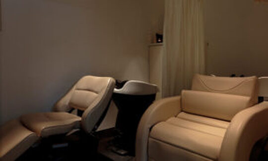 【表参道】≪完全週休3日制・社会保険完備・産休育休実績あり≫驚くほどに好待遇！高単価でリピーター多数のサロン！店内はリゾート風になっており落ち着いた雰囲気の中働けます！「brisa（ブリッサ）」からアシスタント（美容師）の求人★☆★