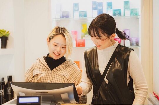 【なかもず】≪月給24万円≫≪社会保険完備≫≪完全週休2日制≫≪入客チャンス抜群≫アンティーク調のお洒落な空間が織りなす欧風ラグジュアリーサロン。tasty private garden（テイスティプライベートガーデン）からスタイリスト（美容師）の求人☆★☆