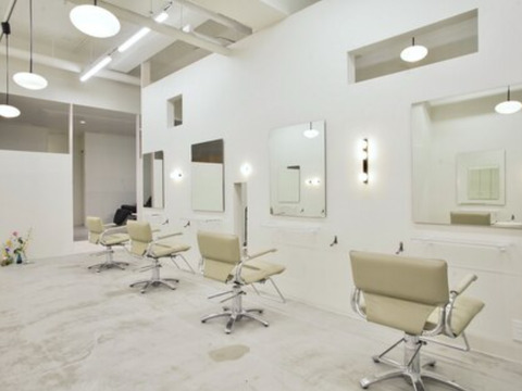 【岐阜駅】≪自由出勤制≫≪土日休みOK≫≪単価11000円以上≫≪マンツーマン施術≫都会に行かなくてもハイクオリティ、がコンセプトのマンツーマン施術サロン！スタッフのプライベートや健康を第一に考えています！「Gokan mood（ゴカン ムード）」からスタイリスト（美容師）の求人☆★