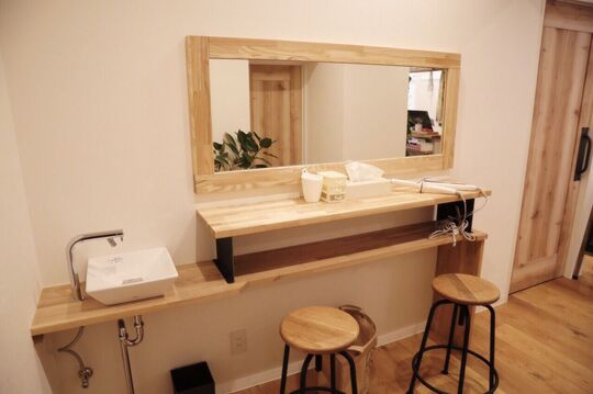 【守口市駅】≪社会保険完備≫≪実働8時間≫≪19:00には退社≫整った福利厚生！頑張った分は歩合でしっかり還元！！駅からスグの温かい木漏れ日が差し込む路面店！ナチュラルウッドテイストの落ち着くおしゃれな空間「Chula nail salon＆eye beauty 守口店（チュラネイルサロンアンドアイビューティーモリグチテン）」からアイリスト（まつげエクステ・まつげパーマ・アイブロウ）の求人★☆★