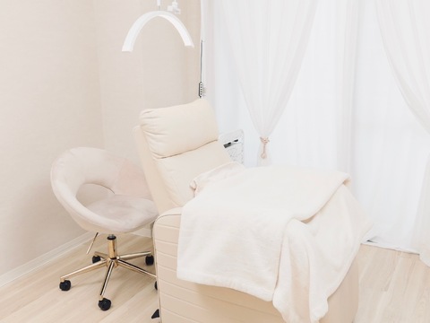 【烏丸】≪掛け持ちなし≫≪完全個室≫≪土日休みOK≫自由度の高いサロン「LABO-9（ラボキュー）」からアイリスト（まつげエクステ・まつげパーマ・アイブロウ）の求人★★