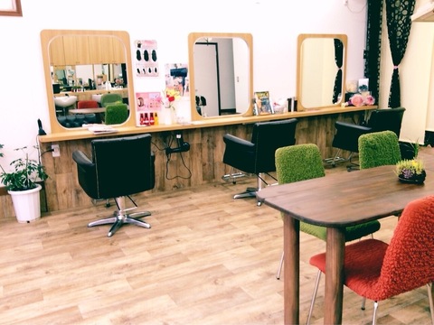 【左石】≪日曜定休あり・社会保険完備・子育て中の美容師さん大歓迎・1日3時間、週3日から勤務OK・着付けも学べる≫髪質改善を中心としたメニューを提供し、幅広い世代のお客様がご来店されています！アットホームな雰囲気でお客様と一緒に楽しく働けるサロン「美髪専門 salon do pepe（ビハツセンモンサロンドペペ）」からスタイリスト（美容師）の求人☆☆