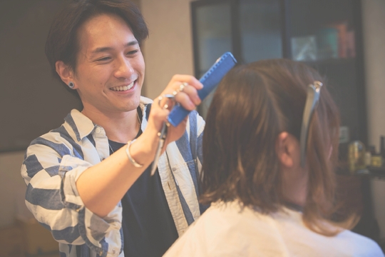 【幸田】≪月給25万円から≫≪規定を満たせば追加で休みを取得できる≫≪社会保険完備≫ファーストグレイ、30～50代の大人女性が家とは別の寛ぎの時間を過ごすサロン。丁寧なカウンセリング、高単価で顧客満足度が高い仕事を一緒にしませんか。「NOBLE STUART（ノーブルスチュアート）」からスタイリスト（美容師）の求人☆☆