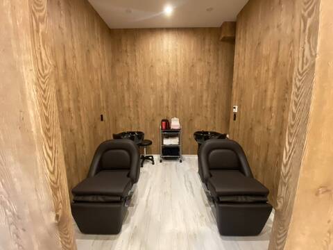 【大和八木】≪完全週休2日制≫≪実働8時間≫≪社会保険完備≫≪完全マンツーマン≫駅前すぐの好立地！大手企業が手掛ける高単価サロン！福利厚生や条件面が整った会社です！「E 大和八木店（イーヤマトヤギテン）」からスタイリスト（美容師）の求人★☆