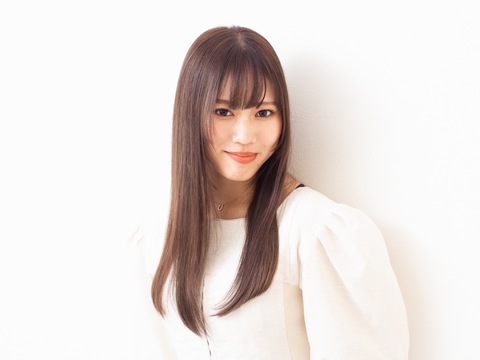 【都島】≪月給20万円〜≫≪月8,9日休み≫≪有給休暇あり≫≪社会保険完備≫≪平日と日曜は18時に退勤可能≫営業時間内レッスン可能◎オーナーさんからマンツーマンで技術を学べる！スタッフに合わせてレッスンをみてくれるので自分のペースで技術を学びながら、プライベートも充実させられる理想のサロン「aimer（エメ）」からアシスタント（美容師）の求人☆☆