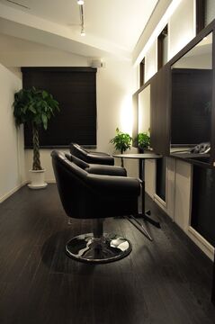 【桂川】≪月給23万円スタート≫≪第3日曜定休≫≪月8,9日休み≫≪20時までに退勤可能≫スタッフさんの働きやすい環境が整っています！！マンツーマンの接客でお客様一人ひとりと向き合った接客が可能！「Saks hair（サックスヘアー）」からスタイリスト（美容師）の求人☆☆