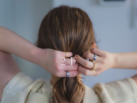 【三ノ宮】≪社会保険完備≫≪月8日休み≫≪有給休暇あり≫ほとんど残業はなく平均20時半には退勤可能！産休育休制度ありなどライフスタイルに合った働き方ができる環境です！「211（ニーイチイチ）」からスタイリスト（美容師）の求人★☆