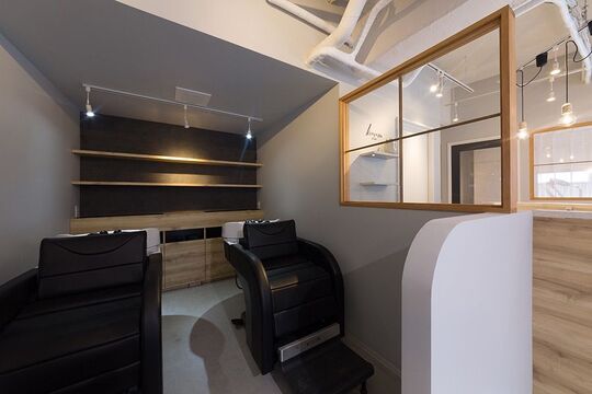 【玉造】≪定着率91％≫≪社会保険完備の日祝定休≫≪企業型iDeCoへ加入できる！≫女性スタッフが働きやすいリーディングカンパニーのサロン！女性美容師が長く働いていける環境がバッチリ！「kuum by emt（クームバイエント）」からスタイリスト（美容師）の求人☆☆