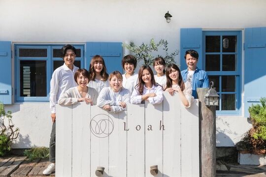 【鳳】≪月給24万円スタート≫≪社会保険完備≫≪完全週休2日制≫人間関係！地域密着型の超アットホームサロン!私服勤務OK！髪型自由！おしゃれをして働けます！「Loah（ロア）」からスタイリスト（美容師）の求人☆☆