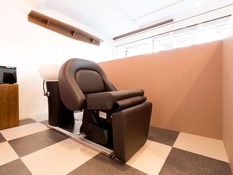 【大和八木】≪月8日休み≫≪社会保険完備≫≪20時迄に退勤OK≫福利厚生がしっかりしているので安心して長く働ける環境！平均客単価10000円程の高単価サロン！「hair’s sketch（ヘアーズスケッチ）」からアシスタント（美容師）の求人☆★☆