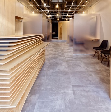 【箕面船場阪大前】≪月8日休み≫≪土日休み可能≫≪月給21万円≫≪電動自転車支給or引っ越し手当あり≫営業後のレッスンは無し！20時までに退勤も出来る為プライベートの時間も作りやすい！幅広い年齢層のお客様が来店されるので、年代にあわせた接客スキルが学べるサロン！「LIBERTA L＋（リベルタエルプラス）」からアシスタント（美容師）の求人☆★☆