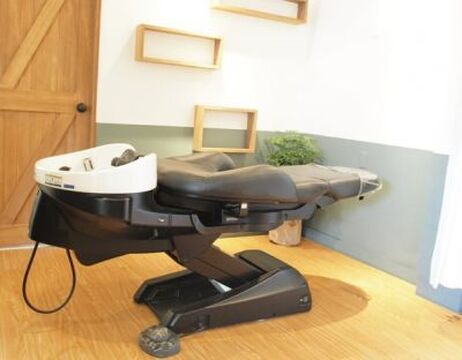 【山科駅】≪山科東野店3店舗同時募集≫≪ママさん美容師やパートさんも歓迎≫≪ブランクのある方も歓迎≫≪社会保険完備≫≪完全週休2日制≫≪全台yumeシャンプー台≫平均退社時間18時30分頃なので、働く主婦さんにも嬉しい環境ですよ！一緒にサロンを盛り上げていきましょう！完全予約制のため昼食の時間も取れるサロン！髪質改善にこだわるサロン「crisp（クリスプ）」からスタイリスト（美容師）の求人★☆★