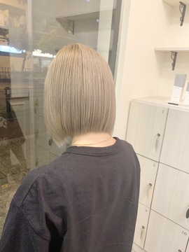 【江坂】≪社会保険完備≫≪最低保障給あり≫≪高単価≫≪独立支援あり≫大人女性に人気の髪質改善特化サロン！清潔感のあるオシャレな内装も人気の秘訣！若いスタッフが成長、活躍できる場を提供します！「Uni.esaka（ユニエサカ）」からスタイリスト（美容師）の求人☆★