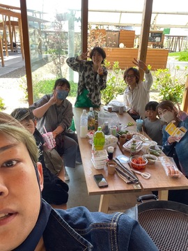 【なかもず】≪社会保険完備≫≪未経験・通信生・新卒生OK≫≪週休2日・年間休日110日以上≫≪月22万円スタート!!≫一人一人のお客様とじっくり関われる環境！最短で2年以内でスタイリストデビュー！お客様との絆を大切にする「ties（タイズ）」からアシスタント（美容師）の求人★☆