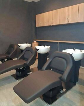 【大名】≪完全週休二日制・社会保険完備≫お客様に寄り添う髪質改善サロン！！売上が安定すれば働く時間の融通も対応可能！！自分の時間を大切にしながらお仕事できるヘアサロン「Retaaan（リターン）」からスタイリスト（美容師）の求人☆☆