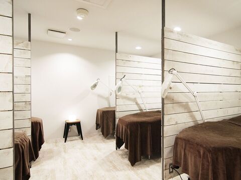 【久屋大通】≪未経験OK・社会保険完備≫充実の福利厚生と選べる雇用形態でライフスタイルに合わせた働き方ができます。「DEE nail×eyelash hisaya（ディーネイルアイラッシュヒサヤ）」アイリスト（アイデザイナー・まつげエクステ）の求人☆☆