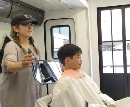 【西予市野村町】≪完全週休2日制≫≪日曜日定休≫≪有給休暇あり≫カット、カラー、パーマのみの移動美容室！福祉施設へ訪問しお客様を施術してもらいます。福祉美容、訪問美容に興味がある方にお勧め！「Hair Salon Shino（ヘアーサロンシノ）」からスタイリスト（美容師）の求人★☆