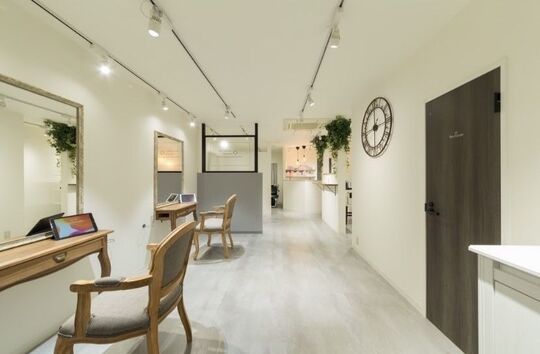 【中崎町】≪月給23万円≫≪半個室サロン≫今後店長やオーナーになりたい方からの応募も歓迎！！流行りや最新の商材を数多く取り扱うトレンドサロン！メンズのお客さんも多いサロン！！「unbend（アンベンド）」からスタイリスト（美容師）の求人☆★