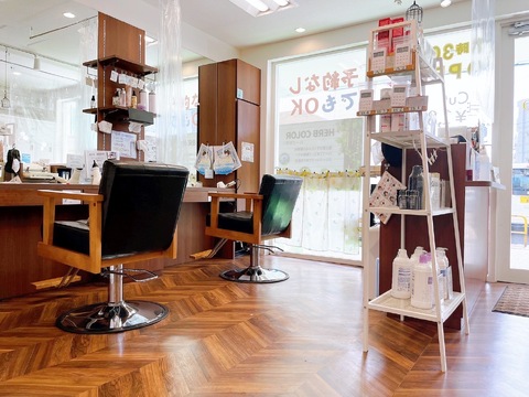 【田原新町】≪夕方5時で帰れる美容室・社会保険完備・完全週休2日制可能≫あなたの希望に合わせた働き方が可能！幅広い年代の方から愛される地域密着型のヘアサロン「美容室セレーノ 曽根店（ビヨウシツセレーノソネテン）」からスタイリスト（美容師）の求人☆★