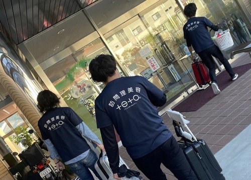 【佐賀駅】≪社会保険完備≫≪実働8時間≫≪週1日～、1日2時間～勤務OK≫お子さんのいるママさんやブランクのある方も歓迎！自分のライフスタイルに合った働き方ができる訪問美容のお仕事！「株式会社teto（カブシキガイシャテト）」からスタイリスト（美容師・理容師）の求人☆★