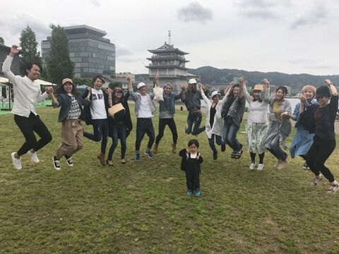 【京都駅】≪高月収の25万円スタート≫≪社会保険完備≫≪平均退社時間19時≫プライベートも仕事も充実！女性が生涯美容師として働ける環境を用意していますよ！「FLUX（フラックス）」からスタイリスト（美容師）の求人☆☆