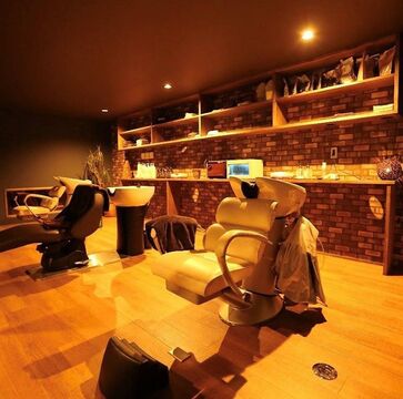 【和多田】≪社会保険完備≫≪月給23万円スタート≫≪撮影の技術も学べる≫充実した福利厚生で長く働ける環境！パパ・ママになっても美容師で活躍できちゃいます！ハイトーンカラーや撮影技術も学べるヘアサロン「Corest（コレスト）」からスタイリスト（美容師）の求人☆★