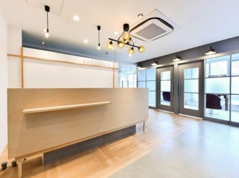 【明石駅】≪完全マンツーマン≫掛け持ち無し、他スタイリストへのヘルプ無しで自分のペースで30万円以上稼げる仕組みが人気！早回しや掛け持ちはしたくない。そんな方にオススメの委託サロン「PROLOGUE LUXBE 明石店（プロローグラックスビーアカシテン）」からスタイリスト（美容師）の求人☆★