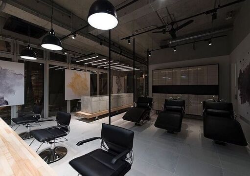 【大名】≪正社員or業務委託の選択可能≫安定した働き方や高収入を狙える働き方が可能！！しっかり時間を確保しお客様と関わり、口コミ評価も好調な実力派ヘアサロン「baLon.fem（バロンフェム）」からスタイリスト（美容師）の求人☆★