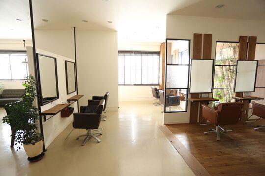 【小野】≪社会保険完備≫≪完全週休2日制≫≪交通費全額支給≫≪車通勤可能！≫社会保険をきちんと完備してくれているので安心して働けます！スタッフ全員仲良しで働きやすさ抜群のサロン「Be Shine 小野店（ビィシャイン オノテン）」からアシスタント（美容師）の求人☆★