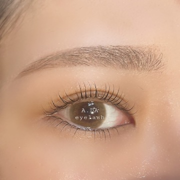 【朝倉街道駅】≪月9日休・実働8時間・社会保険完備・駅チカ≫落ち着いた雰囲気の空間でお客様のなりたいイメージや目元にあったデザインをご提案。経験豊富なアイリストによる施術！豊富なメニューでお客様の要望にお応えするアイラッシュサロン「eyelash salon A.DA （アイラッシュサロンエイダ）」からアイリスト（まつげエクステ・まつげパーマ・アイブロウ）の求人☆☆