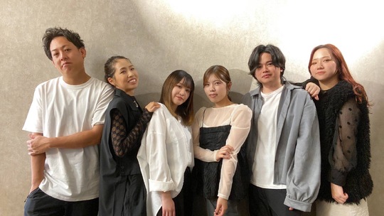 【平井】≪営業中レッスンOK・社会保険完備・住宅手当あり・実働8時間・20時までに退勤可能≫未経験・通信生・新卒生の方も大歓迎！地域密着型でアットホームな雰囲気のサロン「FAMILLE hair（ファミールヘア）」からスタイリスト（美容師）の求人☆★☆