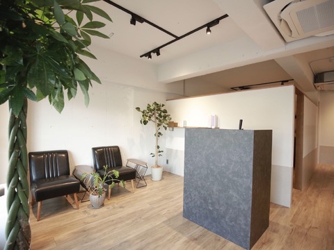 【名和】◆社会保険完備・土日休み可能・高単価マンツーマンサロン◆お好きな時間帯で勤務できるので、お子様がいる・家庭でのリズムは崩したくない。そんな方でも正社員としてしっかり稼げる環境があります！常識を覆す、新しい勤務形態の「Connect（コネクト）」からスタイリスト（美容師）の求人★☆