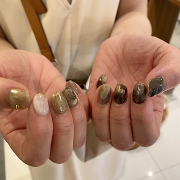 【北堀江】自由出勤なのでライフスタイルに合わせて働ける！≪スタッフ同士仲良し！≫≪髪色ネイル自由、私服勤務でお洒落して働ける！≫アイラッシュ隣接のトータルビューティーサロン！「Yu_me 北堀江店（ユーミーキタホリエ）」からネイリスト（ネイル）の求人☆☆