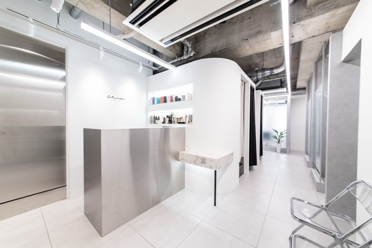 【博多駅】≪完全週休二日制・社保完備・完全個室・完全マンツーマン接客・ヘッドスパ有・施術時間しっかり確保・高単価・スタイリストオンリー≫正社員、業務委託の選択OK！業務委託は出勤日数で還元率UP！長く安心してお仕事が出来るヘアケア・髪質改善に特化した「Arno spa&treatment 博多口店（アルノースパアンドトリートメントハカタグチテン）」からスタイリスト（美容師）の求人★☆