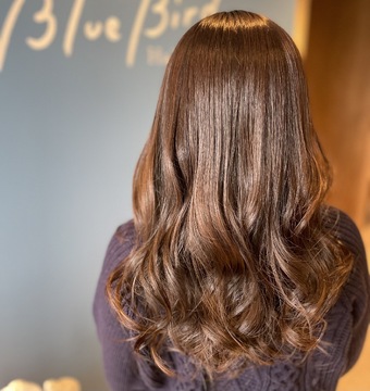 【岡山駅】≪実働8時間・社会保険完備・手荒れに優しい薬剤使用・マンツーマン接客・土日の希望休OK≫柔軟な働き方が可能です！！お客様へ向き合った施術が大人女性メインに愛される少人数制へアサロン「Blue Bird（ブルーバード）」からスタイリスト（美容師）の求人★☆