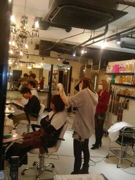 【祇園】雑誌モデルが来店する事も！！セット・エクステなど幅広い技術をお客様に提供する「Hair Make SHELLY（ヘア メイク シェリー）」からアシスタント（美容師）の求人☆★☆