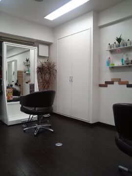 【だいどう豊里】≪月給26万円＋歩合≫≪ほぼ19時には退勤≫≪社会保険あり≫≪公休で土日休み可能≫時間通りに退社できて、頑張りがお給料で返ってくるのでやりがいバッチリ！プライベートも大切にできる「Creed（クリード）」からスタイリスト（美容師）の求人☆★