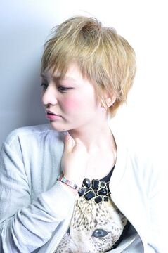 【井尻】★駅チカなので通勤も◎サロンに機材があるので撮影技術も学べる環境☆日々のレッスンで技術を高め、スタイリストデビューを目指しましょう！！ヘアサロン「TRICK STANDARD Natural（トリック スタンダード ナチュラル）」からアシスタント（美容師）の求人☆★