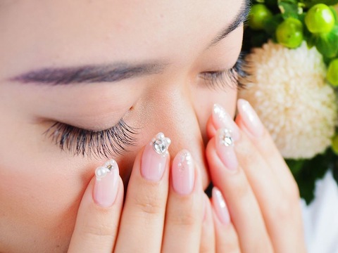 【三宮】≪完全週休2日制≫≪未経験歓迎≫カウンセリングをしっかり行うので定着率GOOD！少人数制サロンの「REAL（リアル）」からアイリスト（まつげエクステ・まつげパーマ・アイブロウ）の求人☆☆