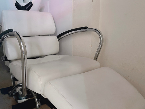 【新高円寺】≪完全週休2日制・土日休みの取得OK・20時までの退勤可能≫マンツーマン施術でお客様としっかり向き合える！豊富な髪質改善メニューで人気の完全個室サロン「cowen（コーエン）」からスタイリスト（美容師）の求人☆★☆