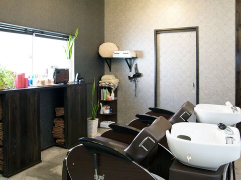 【本城】≪完全週休二日制・実働8時間・営業中のレッスンOK・月給20～23万円スタート≫最短2年6ヶ月でスタイリストデビュー可能！土日祝の連休も自由に取得OKなのでプライベートも充実！オシャレに敏感な女性のお客様が多数ご来店されているヘアサロン「Hair&Relaxation SASE（ヘアーアンドリラクゼーションシャッセ）」からアシスタント（美容師）の求人☆★