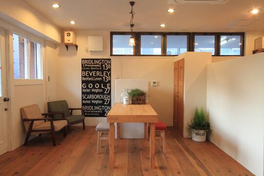 【千代田】≪社会保険完備≫≪20時退勤可能≫≪最短2年でデビュー可能≫福利厚生もしっかりしているので、安心して長く働ける環境です！最先端の技術も常に取り入れているサロン！「trefle hair design（トレフルヘアーデザイン）」からアシスタント（美容師）の求人☆★☆