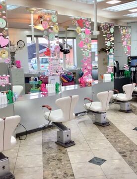 【中間市】≪平均退勤時間18:00・社会保険完備≫月に1回日曜日のお休みアリ！！一人のお客様に向き合い接客するスタイル！！幅広い世代のお客様が来店される地域密着型ヘアサロン「フローレス EIKO（フローレスエイコ）」からスタイリスト（美容師）の求人☆★☆