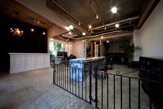 【甲東園】お客様との距離も近く、スタッフさんも気さくな方ばかり！更に成長出来る環境が整っているので充実した日々を送ることが出来ますよ！アンティークでまとめられた店内はリラックス出来る大人の空間のサロン「FIARCE（フィアーチェ）」からスタイリスト（美容師）の求人☆★