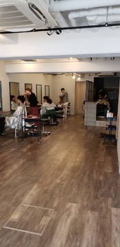 【西宮北口】≪完全マンツーマン施術≫≪社会保険完備≫正社員・業務委託・パートが在籍するサロンですが、スタッフ同士の繋がりも大切にしており、お休みや勤務時間も相談OKで働きやすい環境のサロン「Apiuz Hair 西宮北口（アピューズヘアーニシノミヤキタグチ）」スタイリスト（美容師）の求人☆★